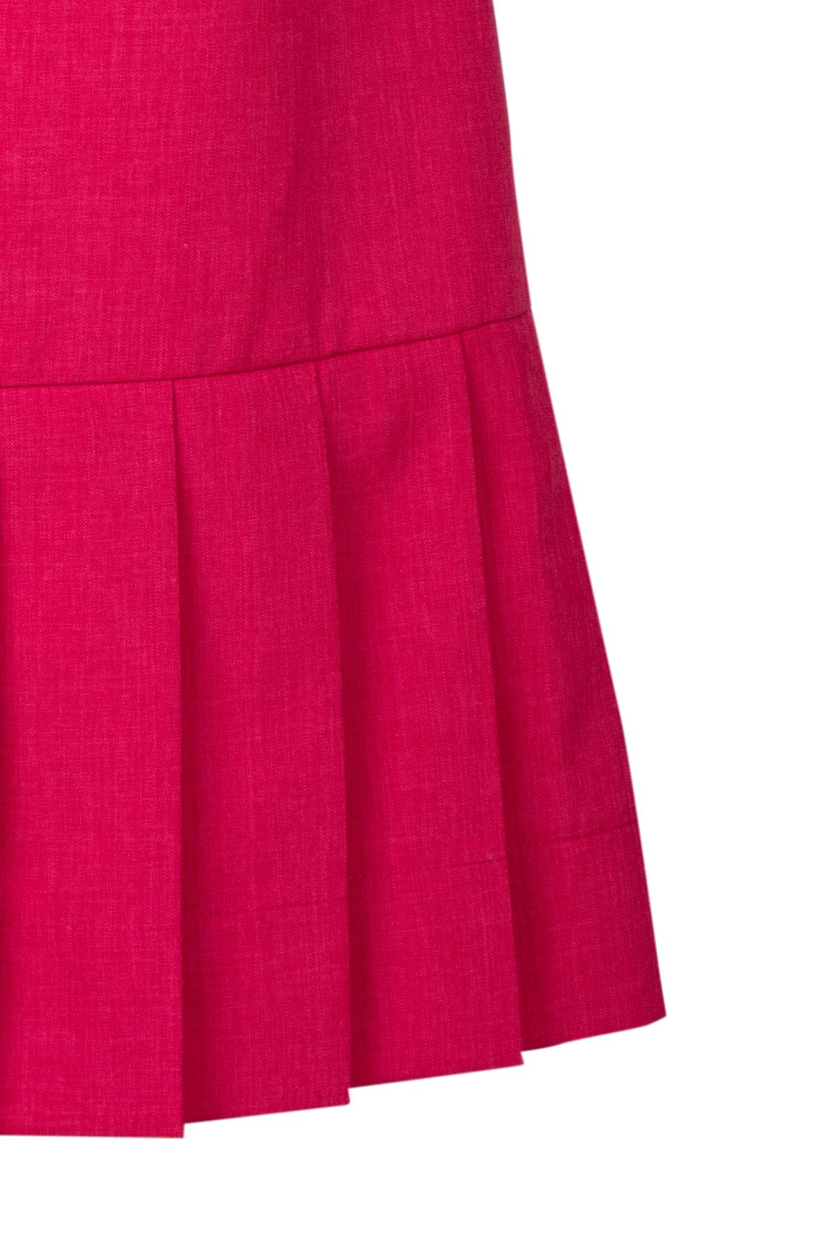 This mini fuchsia dress has a flattering A-line shape with an elegant pleated hem.