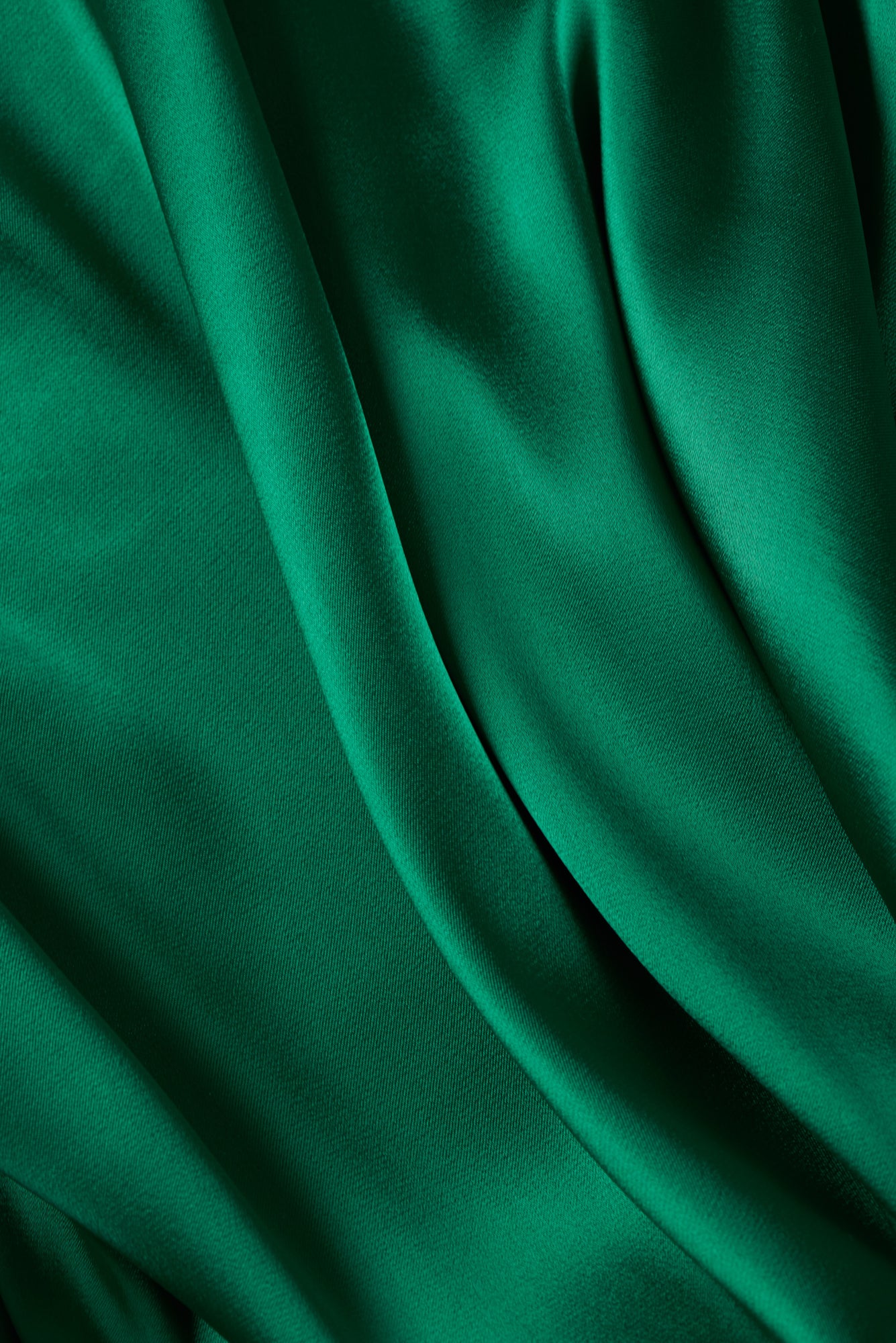 GINTA specializes in timeless garments using high quality fabrics. This emerald green silk suit is a testament to that.